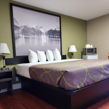 Hotel Super 8 By Wyndham Pembroke Extérieur photo