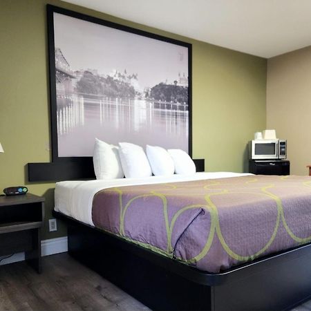 Hotel Super 8 By Wyndham Pembroke Extérieur photo