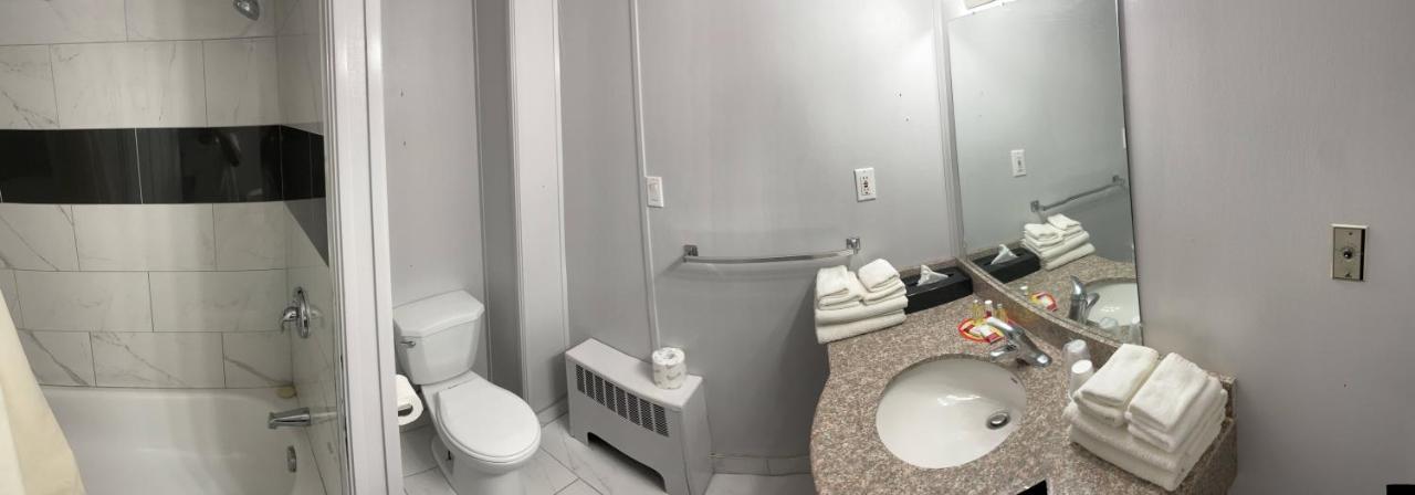 Hotel Super 8 By Wyndham Pembroke Extérieur photo