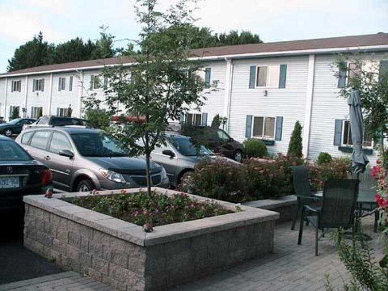 Hotel Super 8 By Wyndham Pembroke Extérieur photo