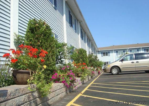 Hotel Super 8 By Wyndham Pembroke Extérieur photo