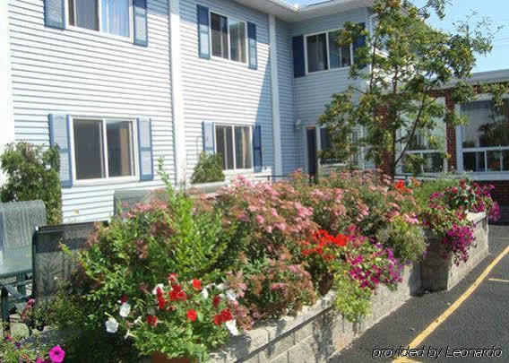 Hotel Super 8 By Wyndham Pembroke Extérieur photo